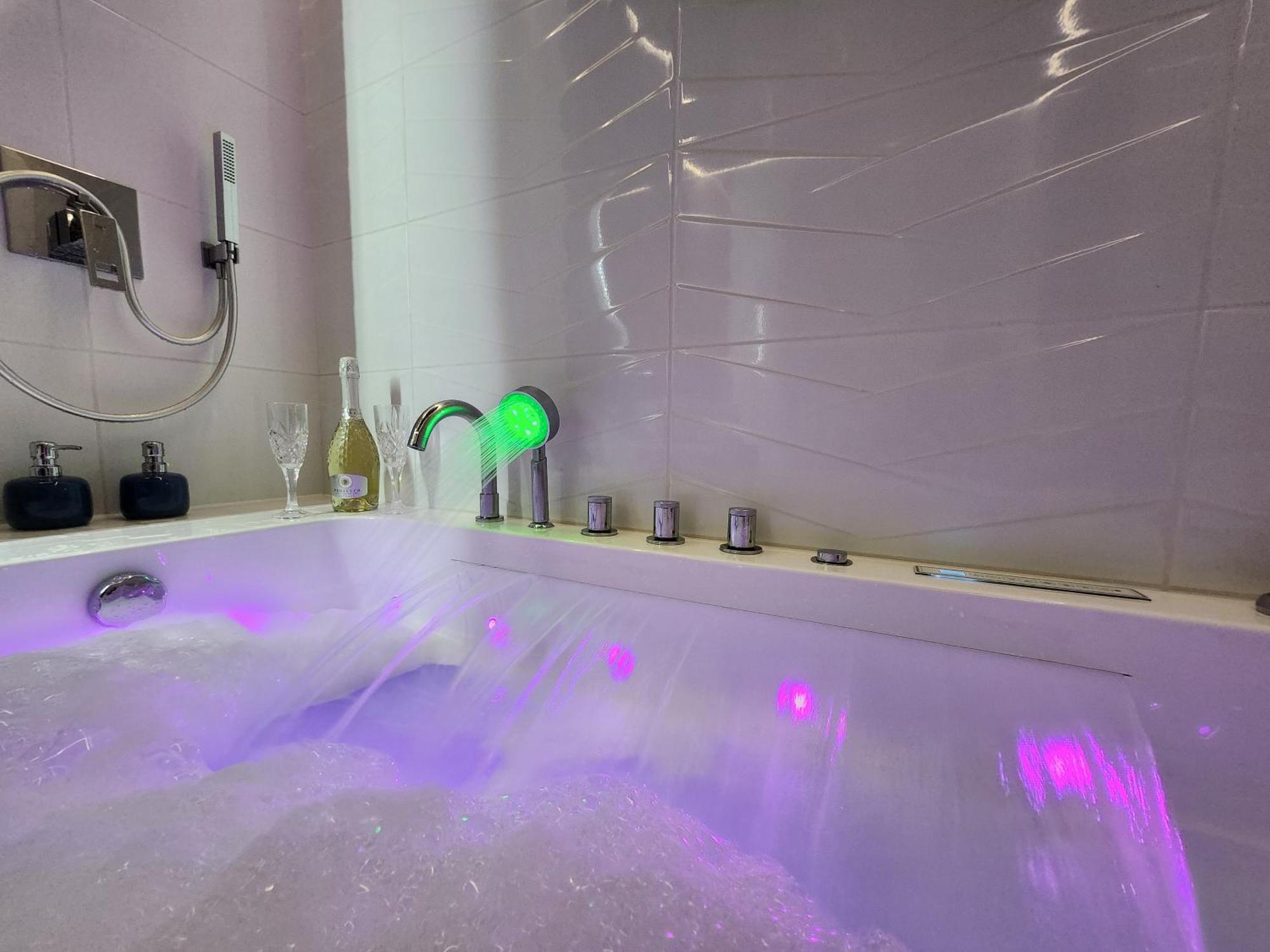New! Luxury With Jacuzzi And Total Relax - Warszawski Luksus Jacuzzi I Totalny Relaks! Apartment Warschau